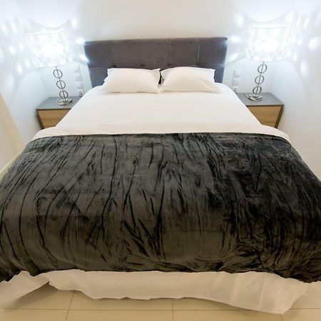 White Lux Apartment For 2 Vipgreece Athens Exterior photo